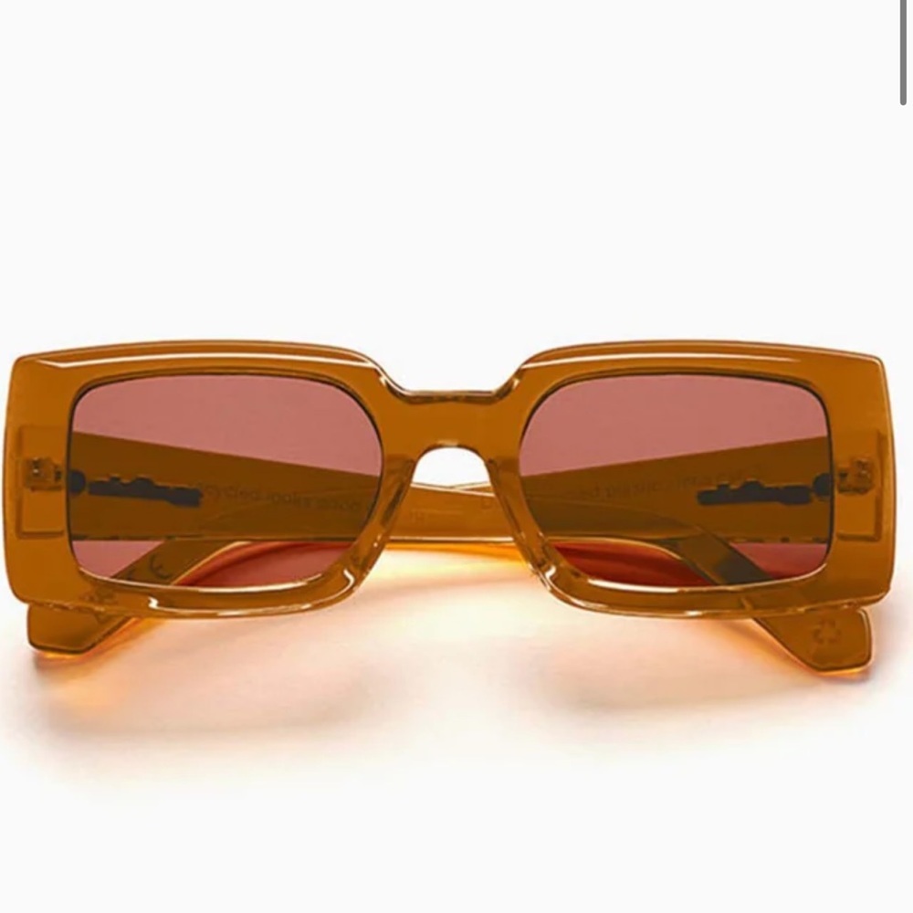 Szade | dart ; burnt honey / cherry cola